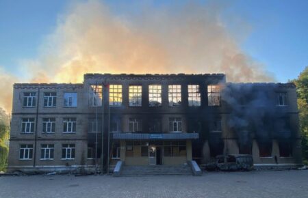Унаслідок нічних обстрілів Авдіївки згорів гуманітарний центр