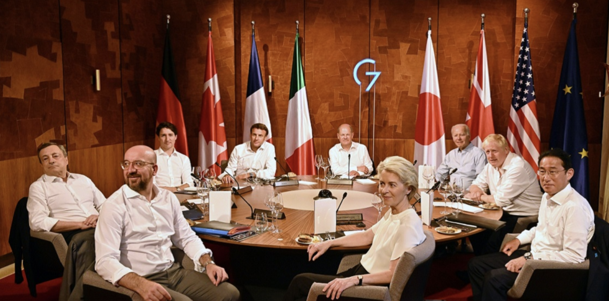 «Нужно продемонстрировать голые торсы» — лидеры G7 вспомнили на саммите фото Путина верхом на лошади с голым торсом