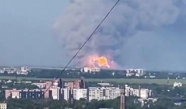 На Луганщині горить склад боєприпасів російської армії (відео)