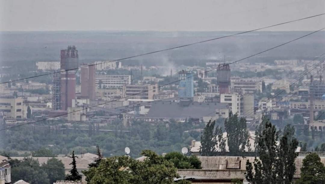 У сховищах «Азоту» на Луганщині залишаються понад 500 цивільних — Стрюк