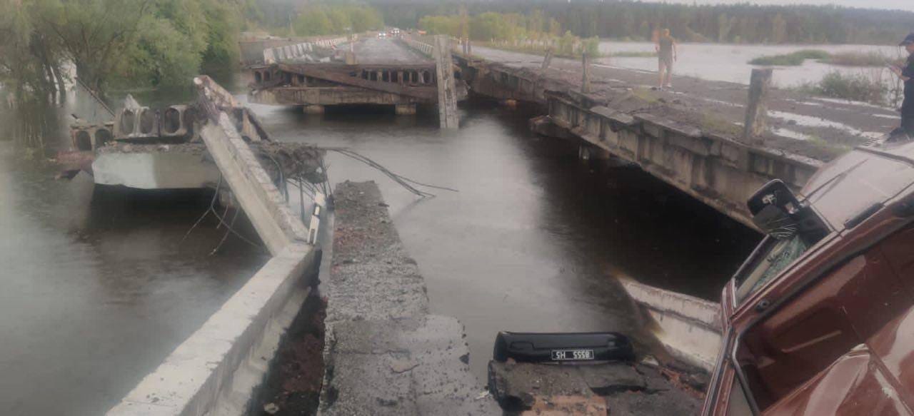 Блискавка вдарила по мосту на Київщині, здетонувала вибухівка: є загиблі та поранені