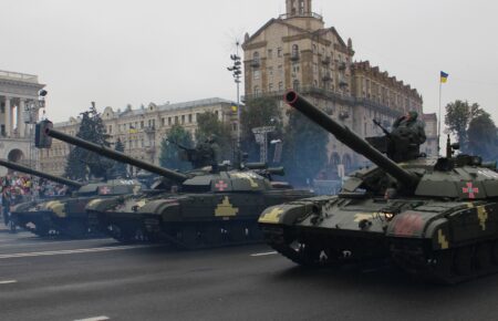 Украина уже потеряла 400 танков и 1300 бронемашин — Карпенко
