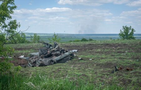 Українські військові на півдні знищили склад боєприпасів та техніку росіян
