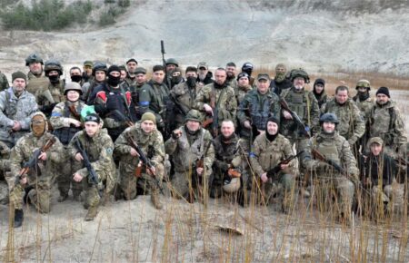 «Добровольці йдуть і йдуть, а потрібна зброя»: голова ОУН пригадує початок наступу рф в Києві