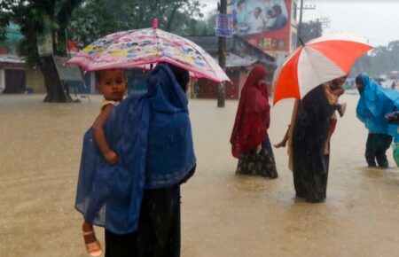 Індію та Бангладеш накрили руйнівні повені, є загиблі