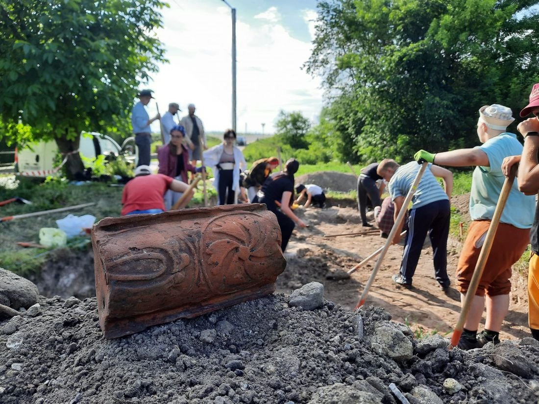 На Тернопільщині археологи під час розкопок виявили рідкісні артефакти