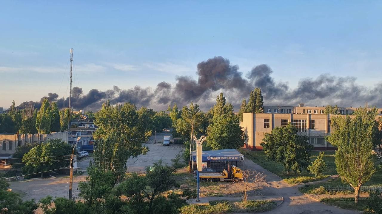 В окупованому Бердянську пролунали вибухи, частина міста без світла
