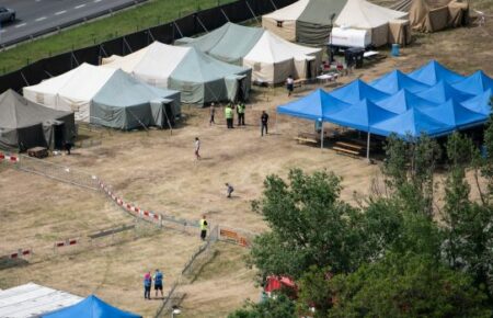 Украинских ромов-беженцев переселили с Пражского вокзала в палаточный городок