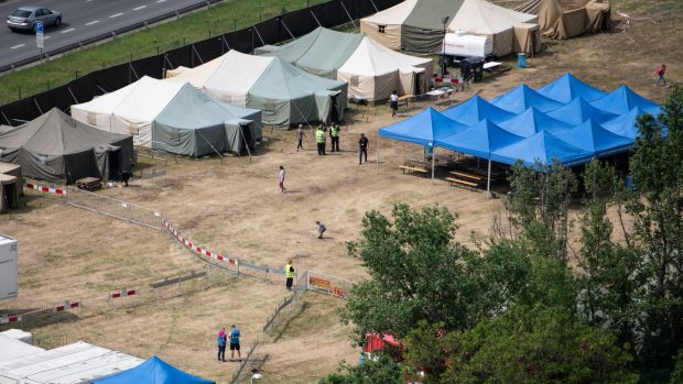 Украинских ромов-беженцев переселили с Пражского вокзала в палаточный городок