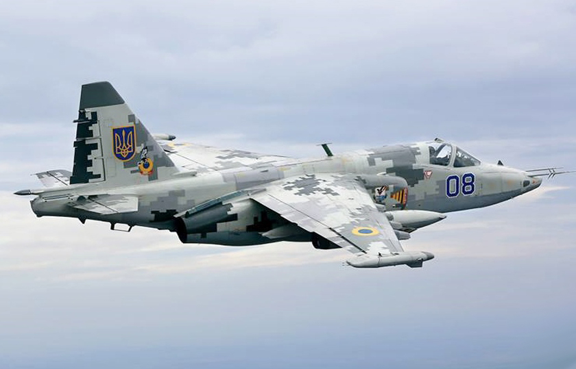 Українські ВПС знищили склад боєприпасів та десятки бронетехніки росіян