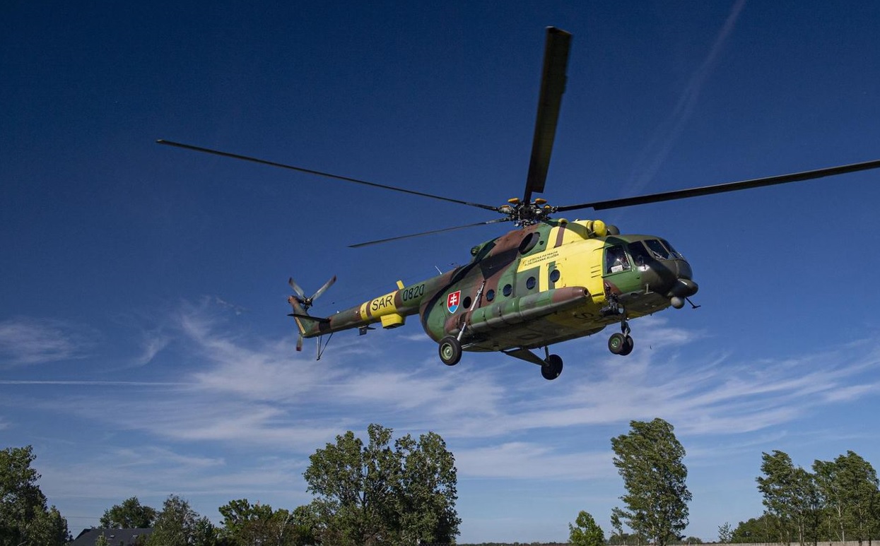 Словаччина передала Україні гелікоптери і боєприпаси до РСЗВ