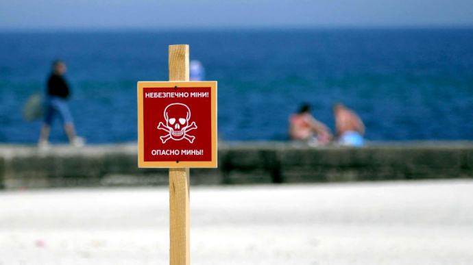 На пляжі в Затоці двоє людей загинули від вибуху міни
