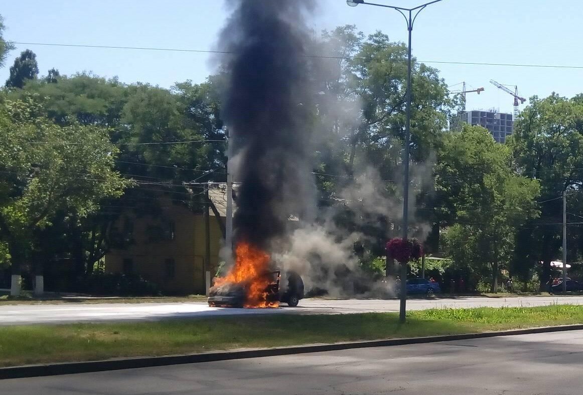 У центрі Сєвєродонецька «несподівано» підірвався автомобіль з окупантами — Гайдай