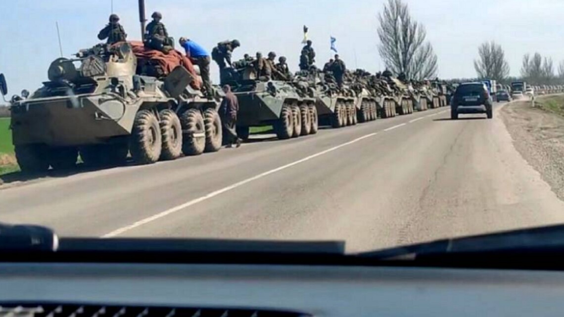 Російські окупанти стягують важку військову техніку до Херсона — Федоров
