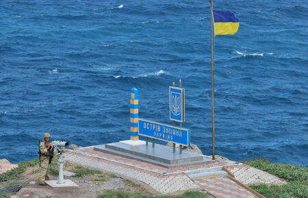 На острове Змеиный установили флаг Украины — ОК «Юг»