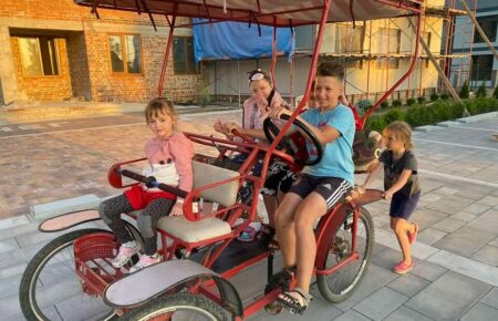 «Есть дети, которые даже не надеются, что они могут»: как мастер из Ивано-Франковска адаптирует велосипеды для детей с инвалидностью