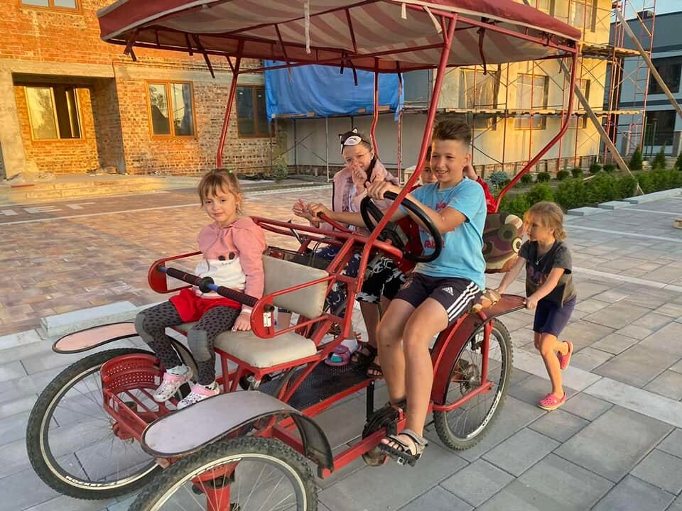 «Есть дети, которые даже не надеются, что они могут»: как мастер из Ивано-Франковска адаптирует велосипеды для детей с инвалидностью