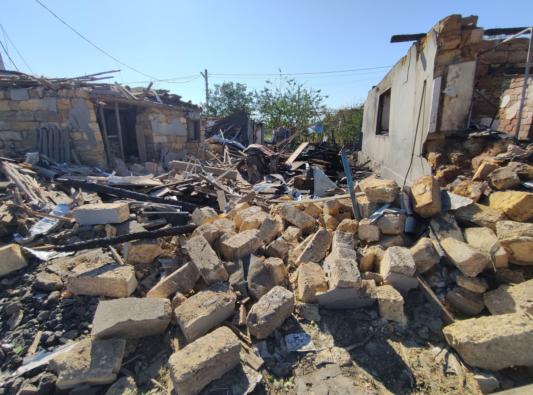 Ракетний обстріл Одещини: Вщент вигоріли 3 будинки, понівечили школу та будинок культури