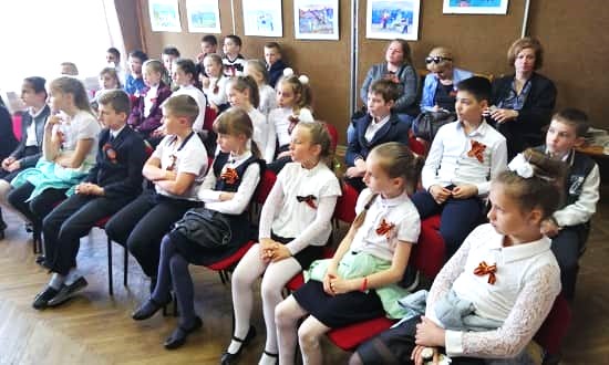 У Криму дітей у школах примушують вчити промови Путіна — Ташева