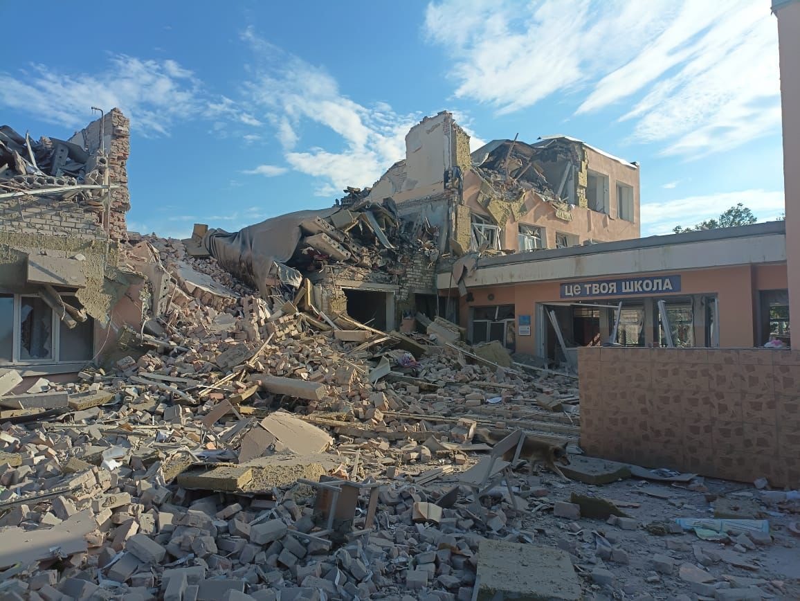 Окупанти на Донеччині зруйнували ще дві школи і садочок