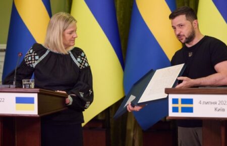 Прем'єрка Швеції передала Зеленському копію листа Карла ХІІ про визнання незалежності Запорізької Січі