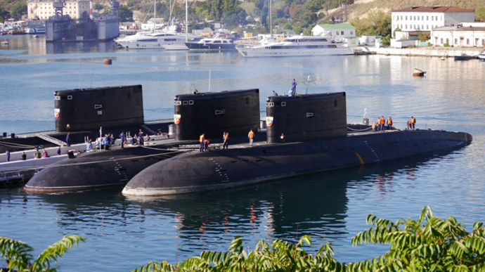 Росія вивела у Чорне море чотири з шести субмарин