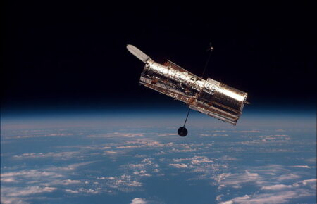 Hubble на одном снимке зафиксировал несколько галактик