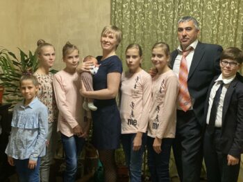«Коли стріляли, казала малечі, що то грім»: про 9 дітей та 2 втечі від війни — з Донецька й Чорноморська