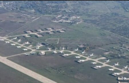 Окупанти намагаються відновити аеродром в Мелітополі за допомогою місцевого заводу з виробництва бетону — розвідка