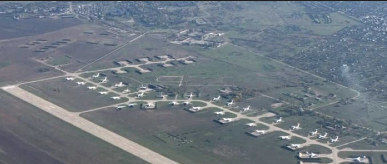 Окупанти намагаються відновити аеродром в Мелітополі за допомогою місцевого заводу з виробництва бетону — розвідка