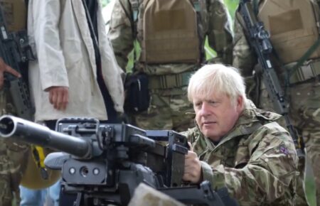 Джонсон відвідав українських військових, яких навчають британські інструктори