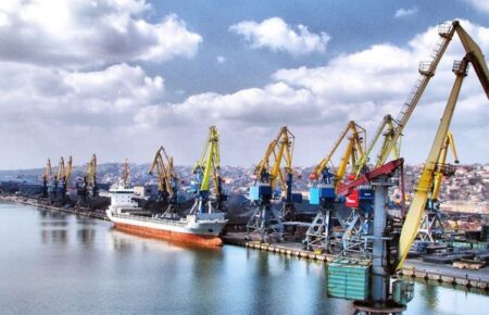 В Мариуполе оккупанты возобновили электроснабжение в порту и готовятся вывезти украденное зерно — Андрющенко