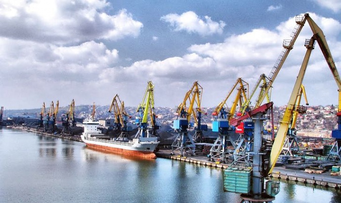 У Маріуполі окупанти відновили електропостачання у порту і готуються вивезти вкрадене зерно — Андрющенко
