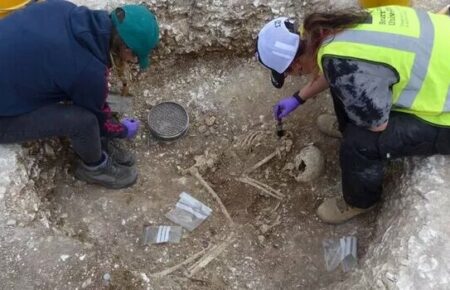 Археологи знайшли поховальну яму, якій понад 2000 років