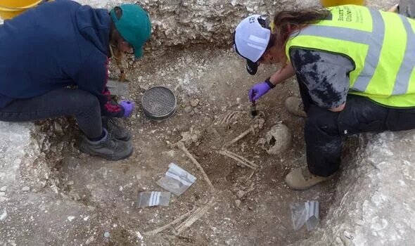 Археологи знайшли поховальну яму, якій понад 2000 років