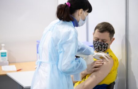 Ожидается сезонная вспышка COVID-19: киевлян призывают вакцинироваться в ближайшее время