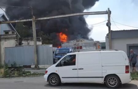 Херсон: горят склады российских оккупантов в районе вокзала (видео)