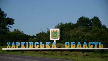 Окупанти на Харківщині обстрілюють поля та нищать заклади освіти — журналістка