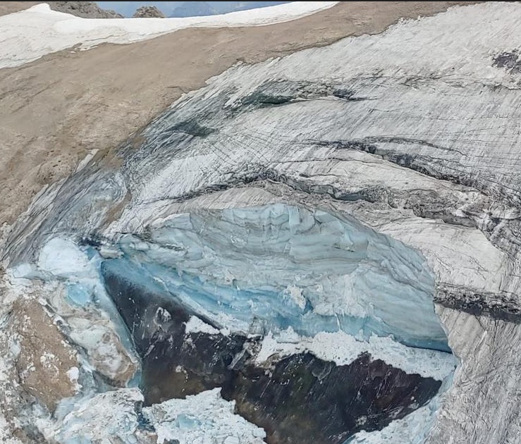 В італійських Альпах обвалився льодовик, є загиблі