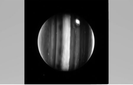 Телескоп «Джеймс Вебб» показав фото Юпітеру «на боку»