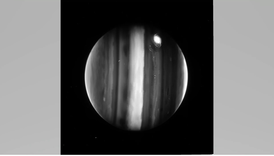 Телескоп «Джеймс Вебб» показав фото Юпітеру «на боку»