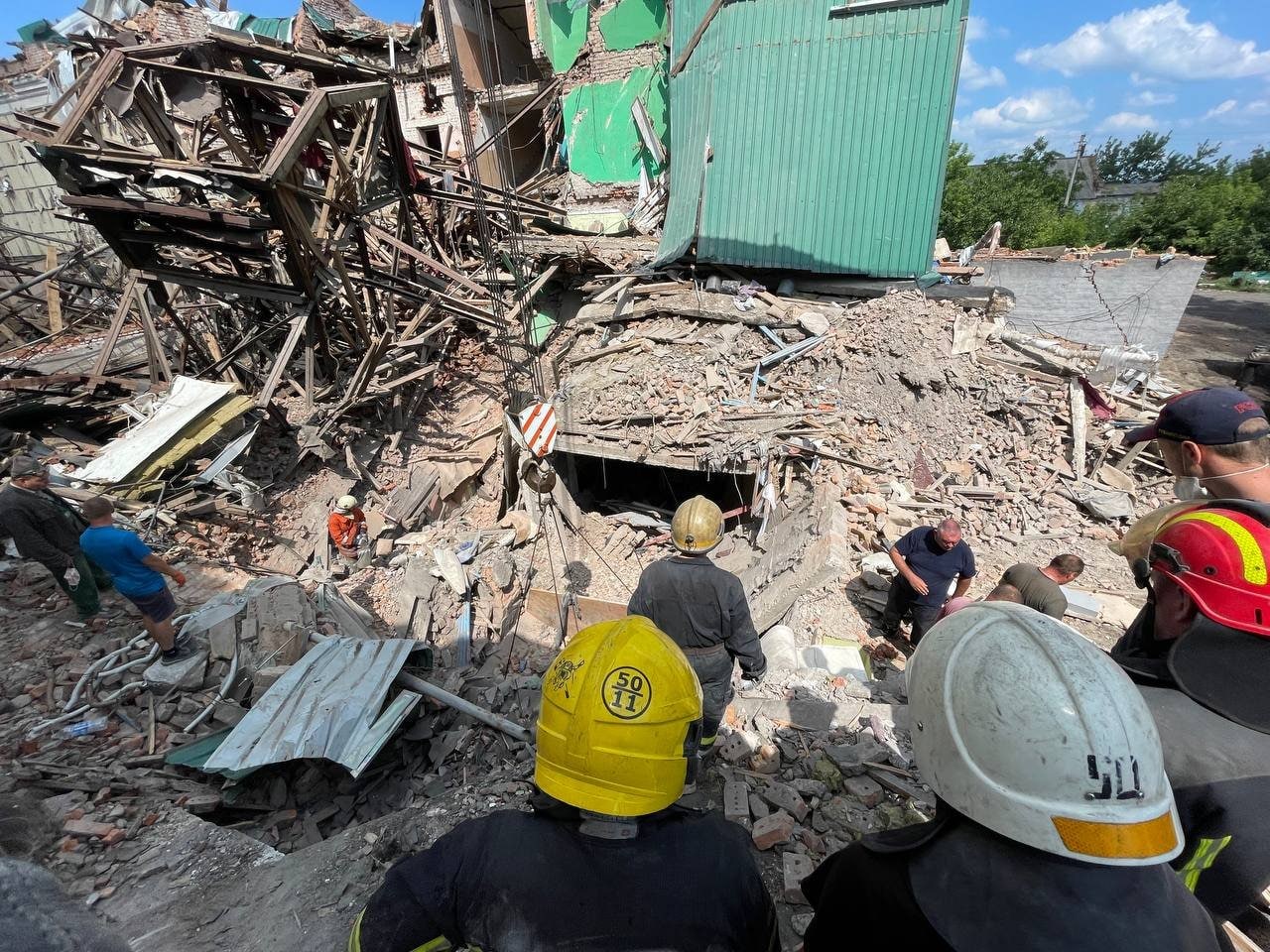 Обстріл Чугуєва із ЗРК С-300: рятувальники завершили пошук загиблих