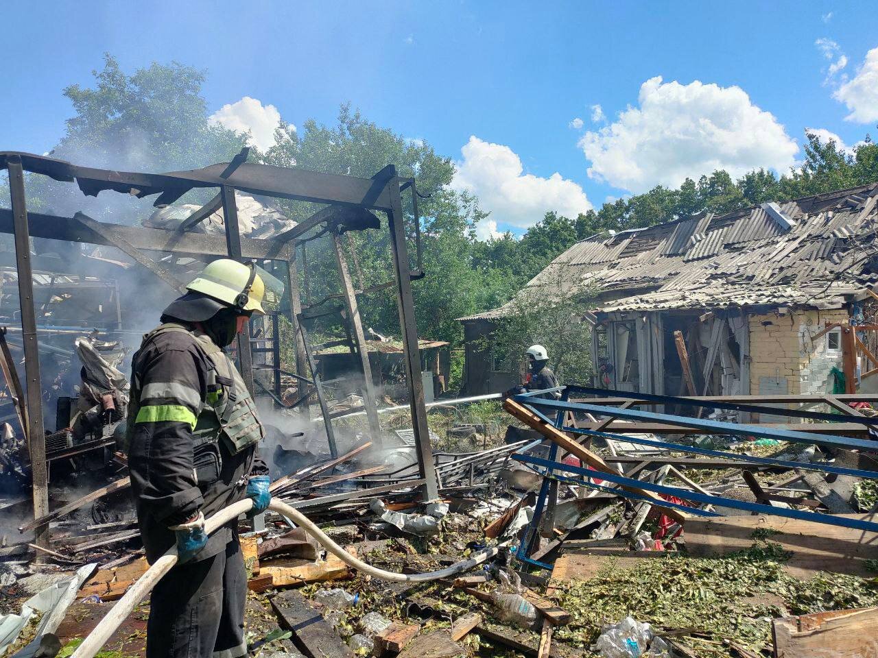 Окупанти обстріляли Харків: є поранені та руйнування