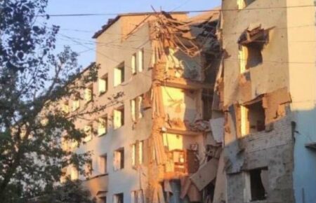 Оккупанты обстреляли Николаевщину: есть погибшие, повреждена больница и дома