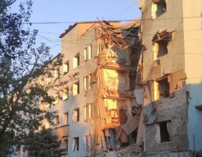 Оккупанты обстреляли Николаевщину: есть погибшие, повреждена больница и дома