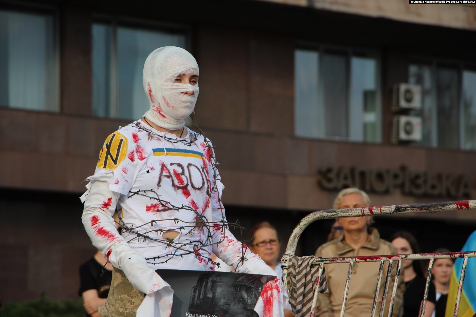 В Запорожье прошла акция в поддержку украинских военнопленных из «Азовстали» (фото)