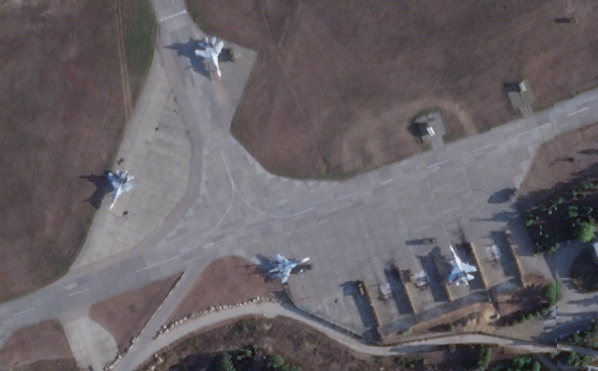 Опублікували супутникові знімки аеродрому «Бельбек»: судячи із кадрів, пошкоджень немає (фото)