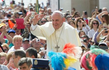 Папа Римський не може відмовитися від мрії пройтися Красною площею — релігієзнавиця