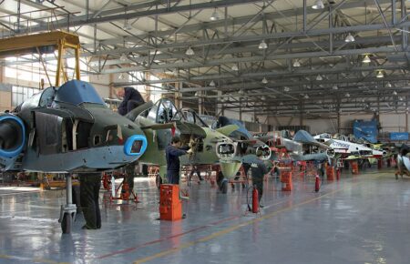 Білоруські спеціалісти відновлюють російські бойові літаки — розвідка