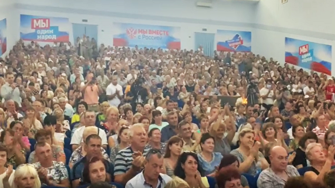 «Референдум» у Запорізькій області: окупанти завезли до Мелітополя «масовку» — мер